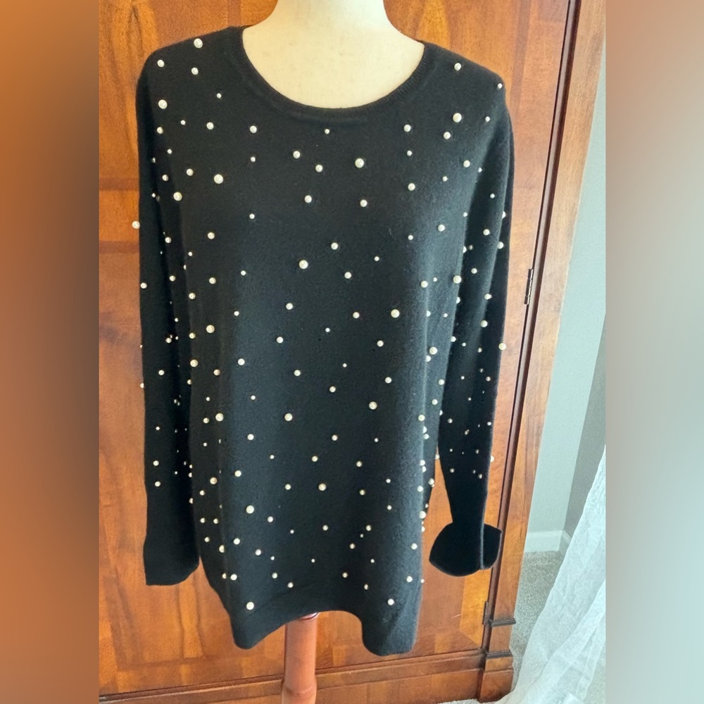ISAAC MIZRAHI CASHMERE SWEATER WITH PEARL EMBELLISHMENTS